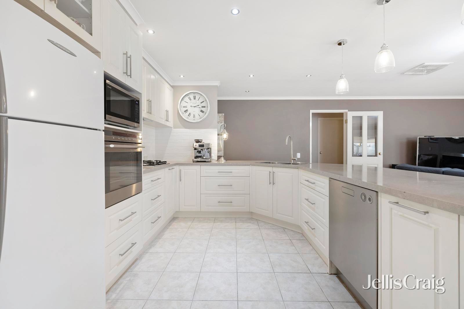 27 Bond Street, Ferntree&nbsp;Gully image 4