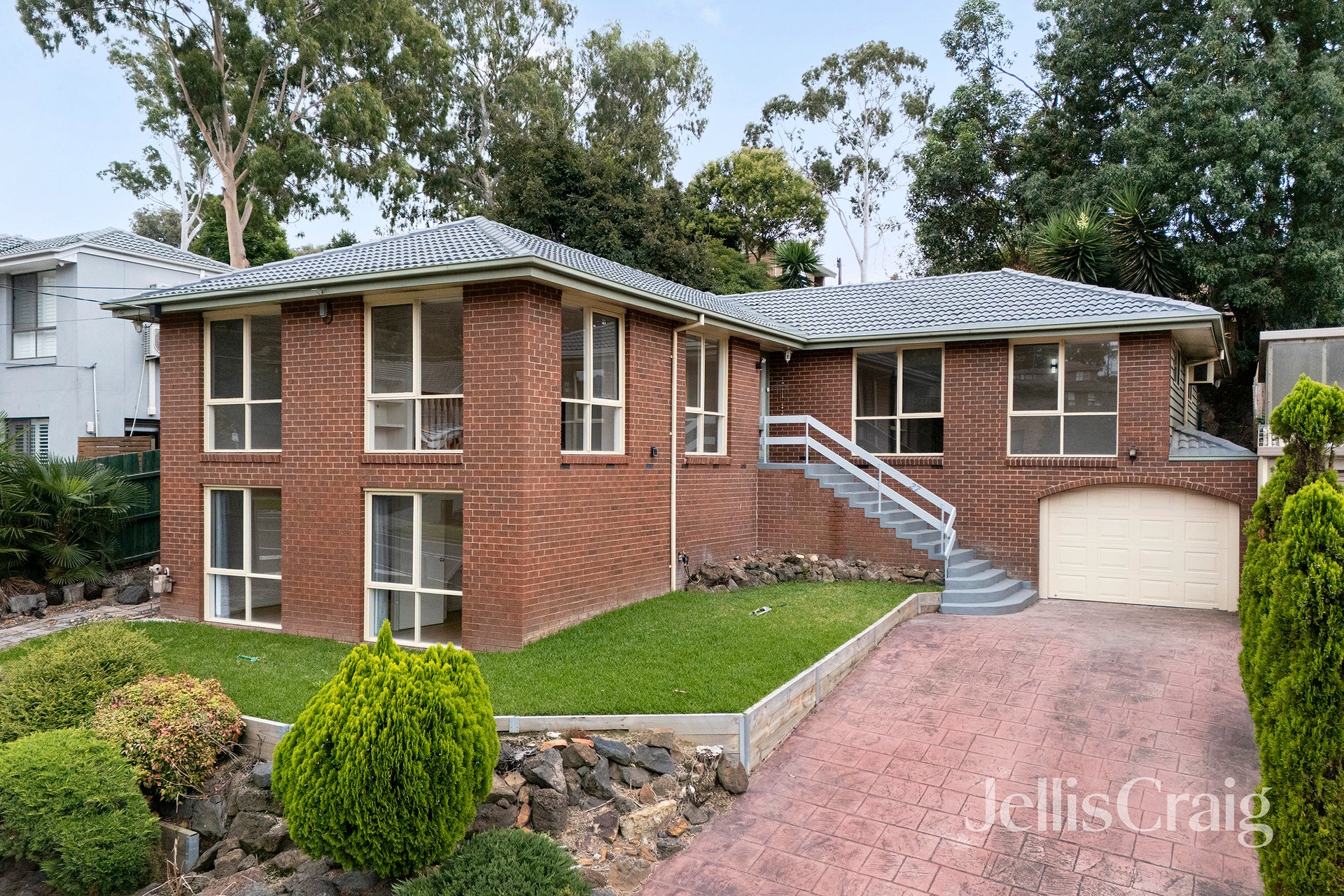 27 Booyan Crescent, Greensborough image 1