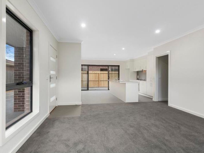 2/7 Boundary Road, Newcomb image 4