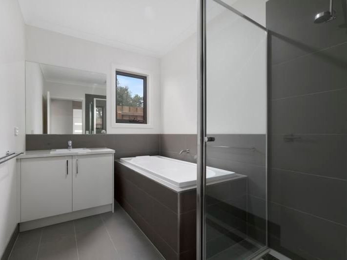 2/7 Boundary Road, Newcomb image 6