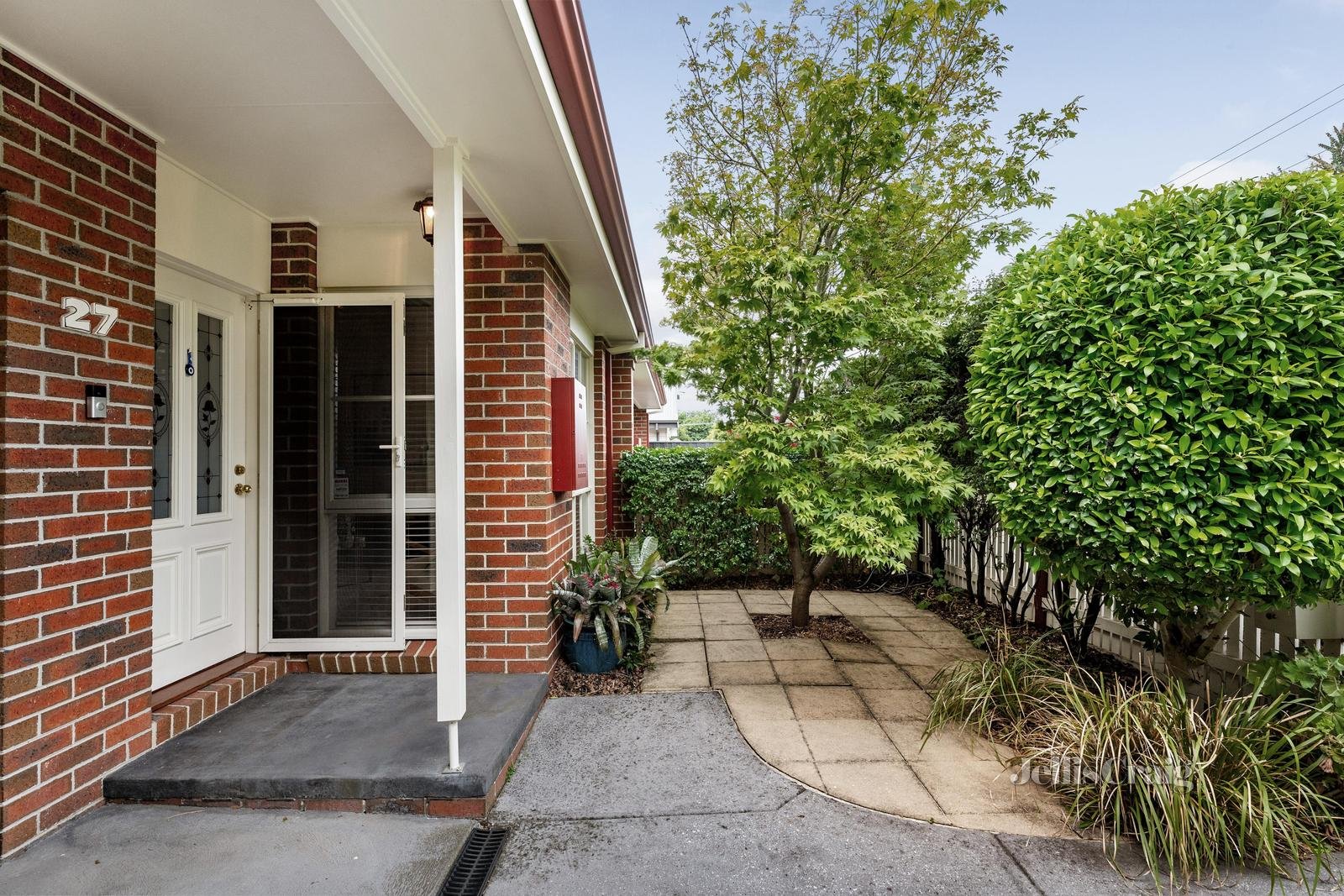 27 Brazeel Street, Blackburn South image 2