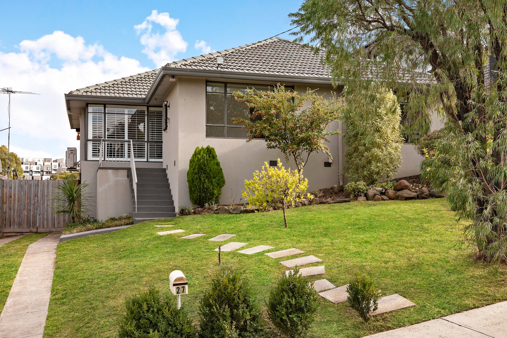 27 Brentwood Drive, Avondale Heights image 2