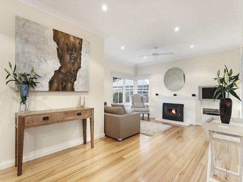 27 Brook Crescent, Box Hill South image 2