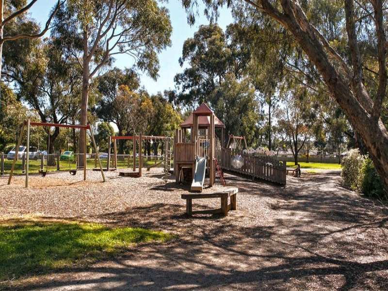 27 Brook Crescent, Box Hill South image 10