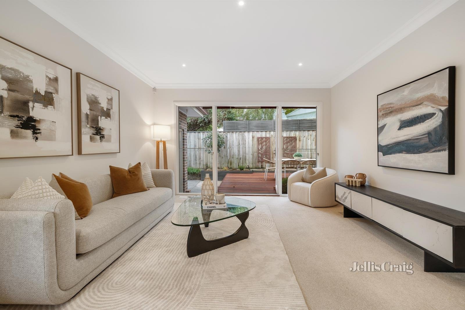 2/7 Charlton Street, Mount Waverley image 2