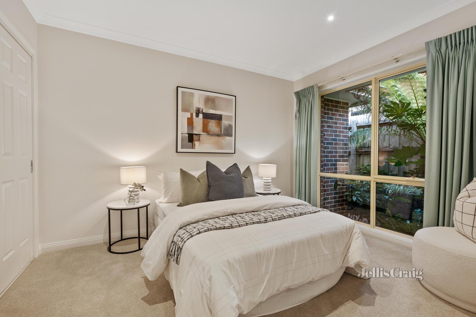 2/7 Charlton Street, Mount Waverley image 7