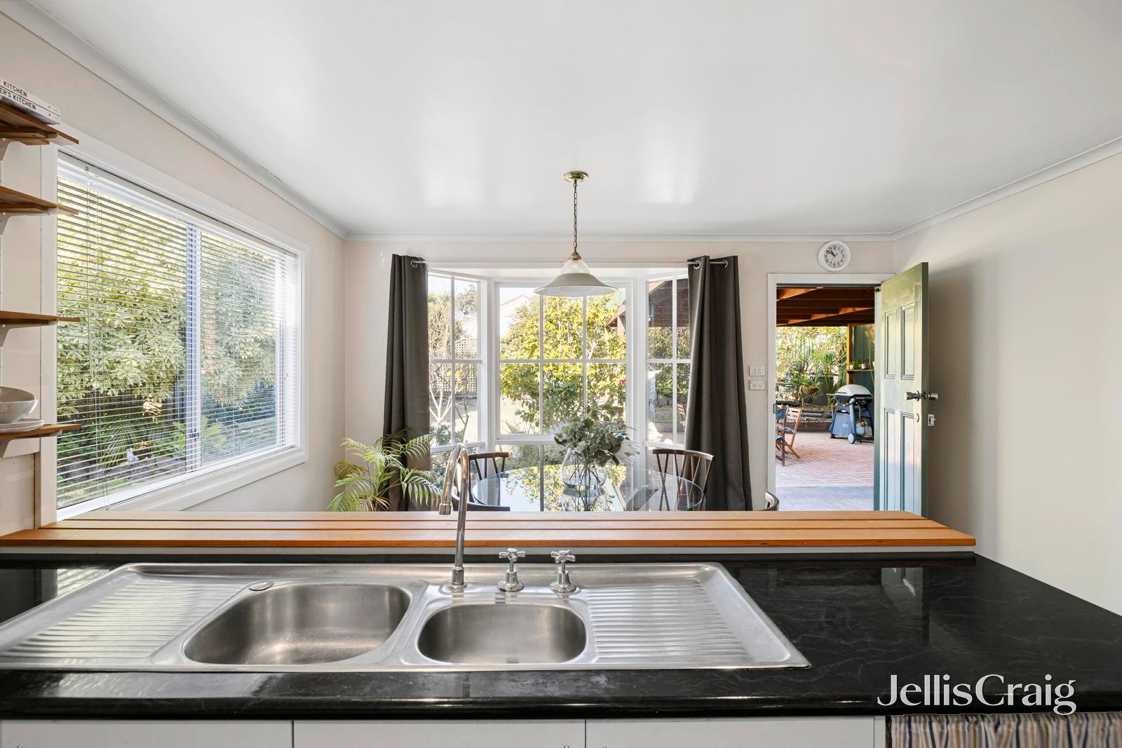 27 Charming Street, Hampton East image 5