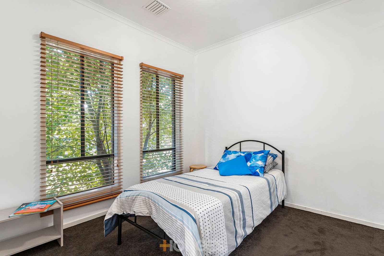 2 / 7 Clarendon Parade West Footscray