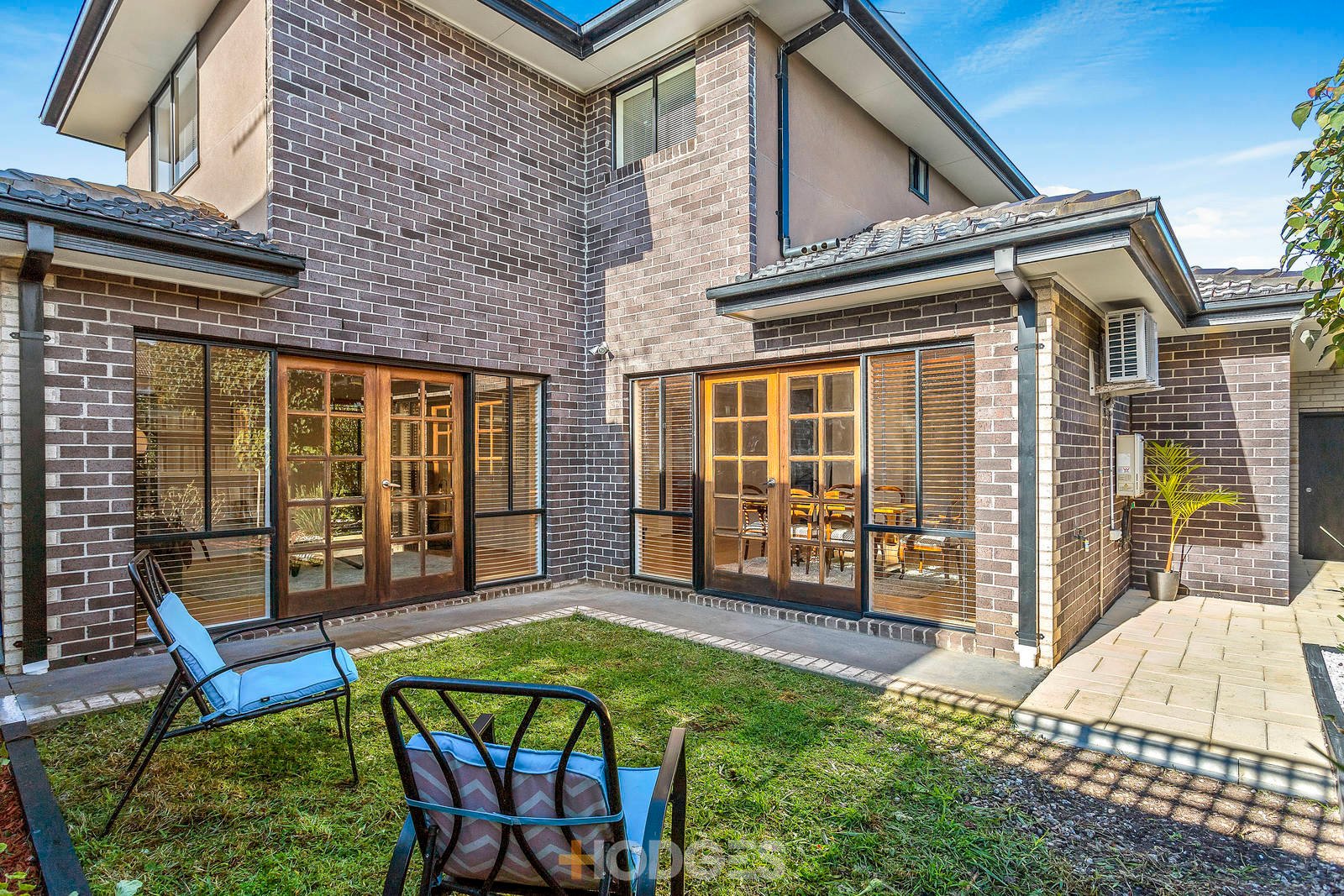 2 / 7 Clarendon Parade West Footscray