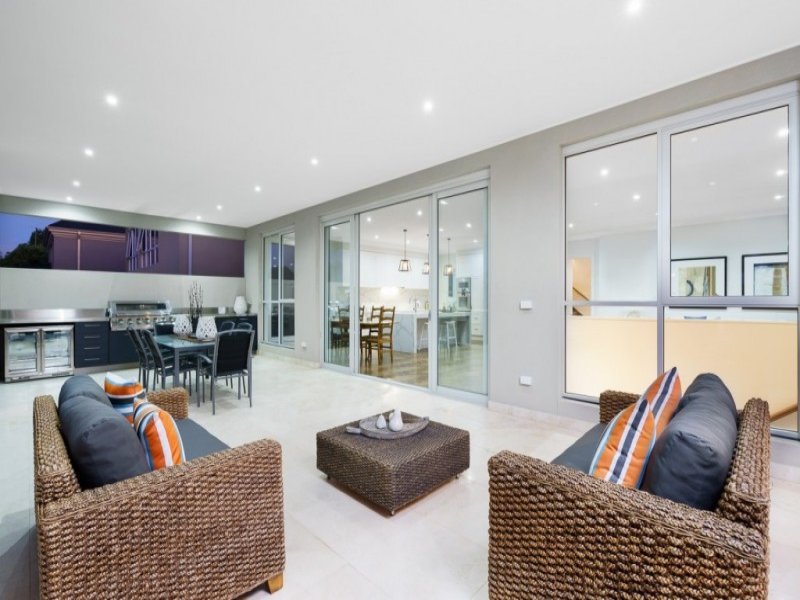 27 Corby Street, Balwyn North image 9