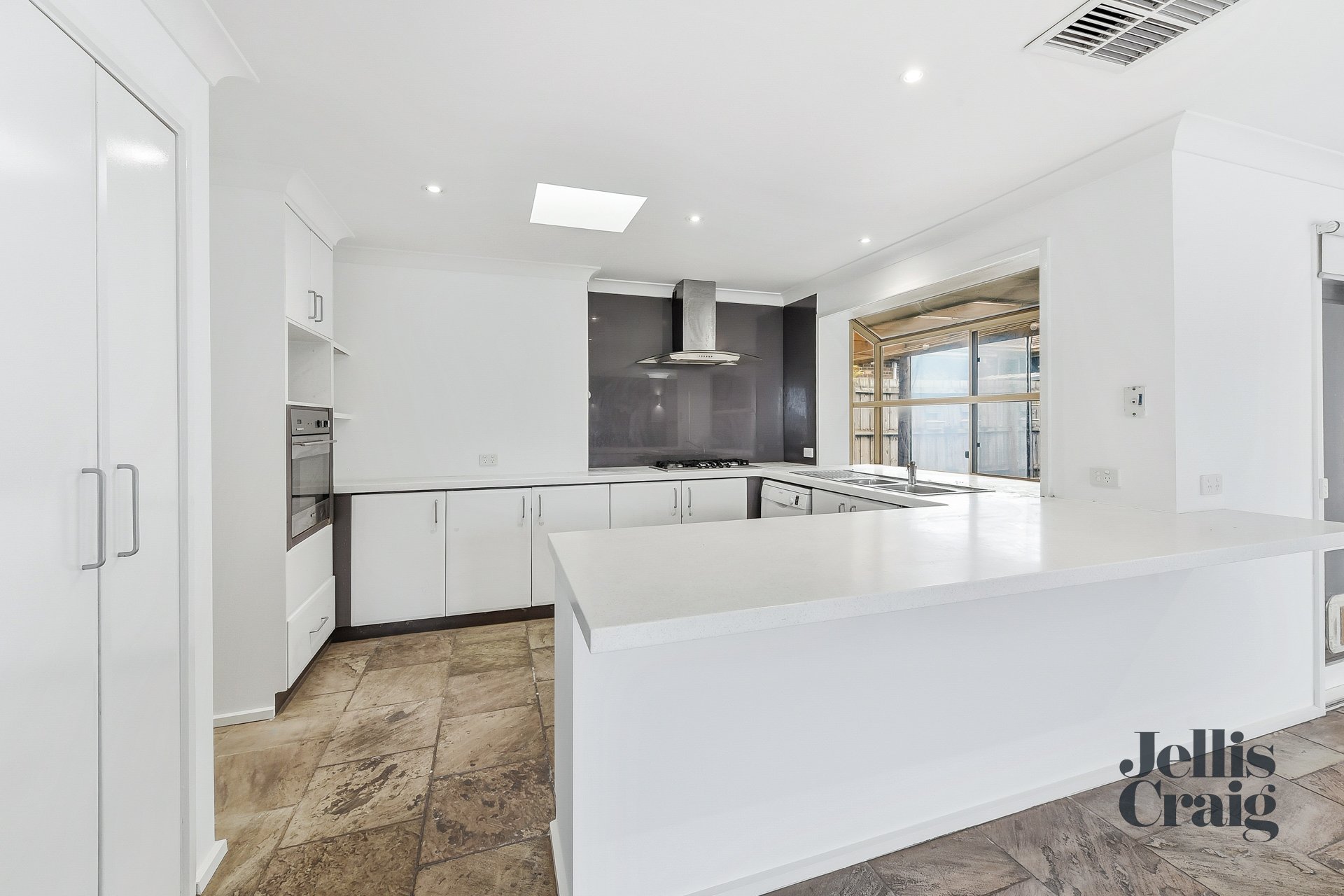 2/7 County Close, Wheelers&nbsp;Hill image 4