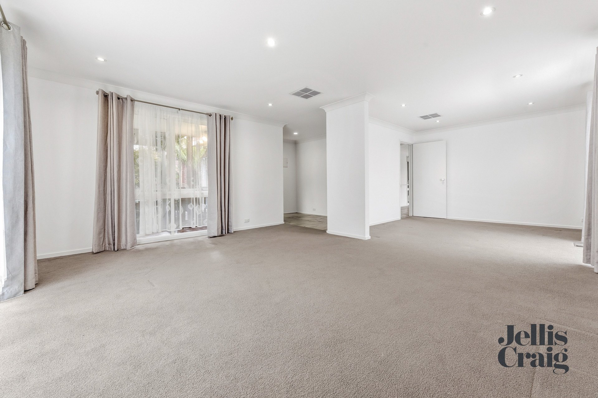 2/7 County Close, Wheelers&nbsp;Hill image 3