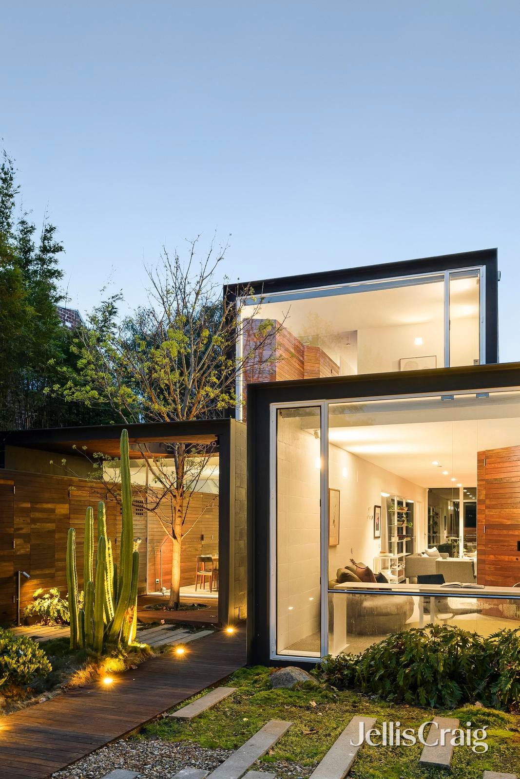 27 Cunningham Street, Northcote image 2