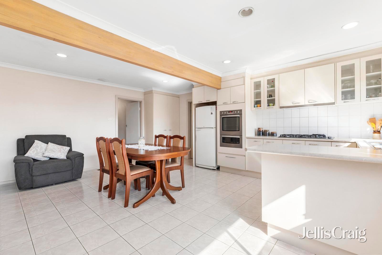 27 Cypress Avenue, Glen&nbsp;Waverley image 3
