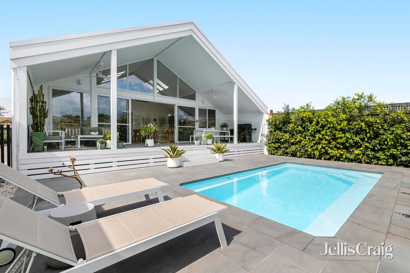 27 Eddys Grove, Bentleigh image 2