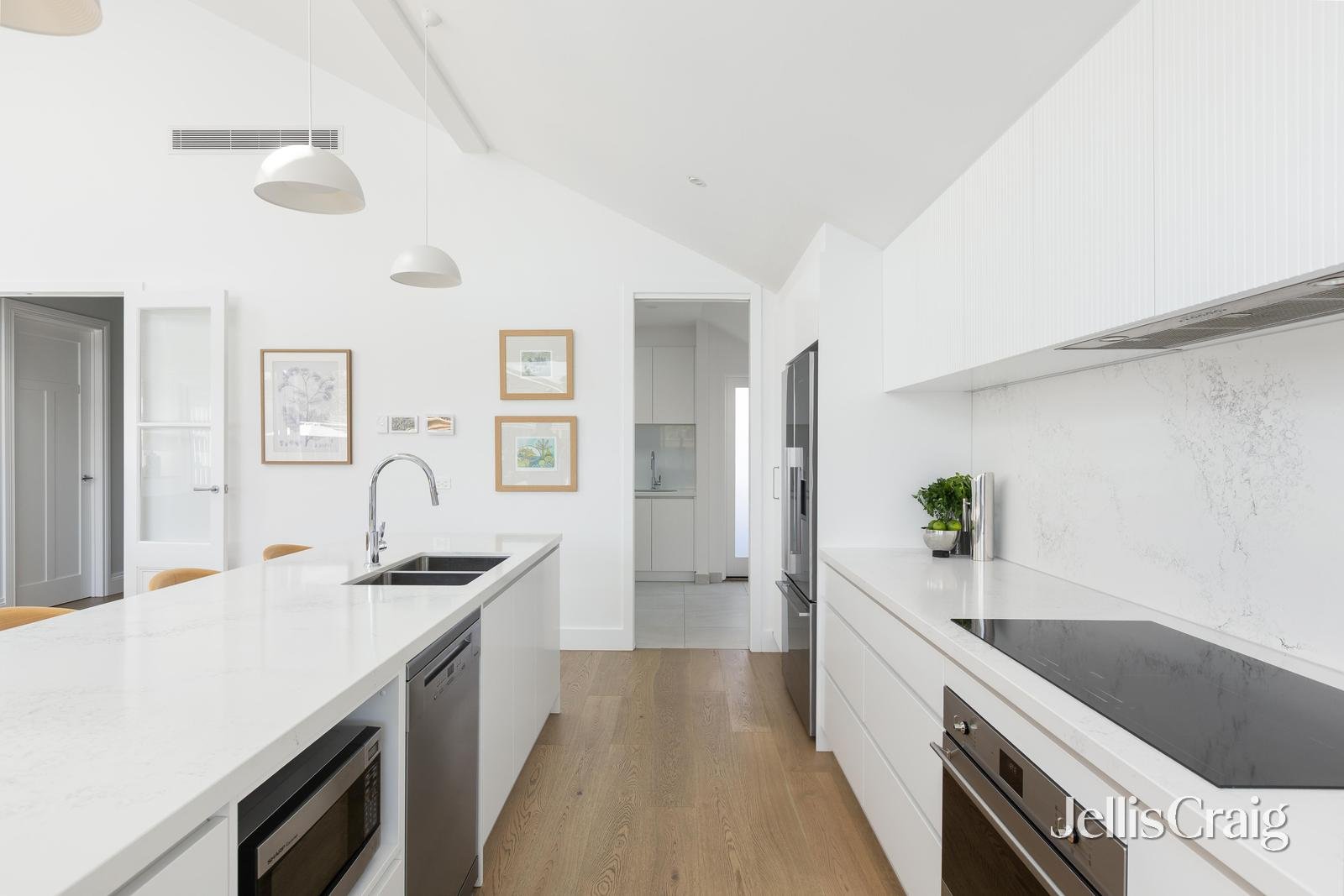 27 Eddys Grove, Bentleigh image 7