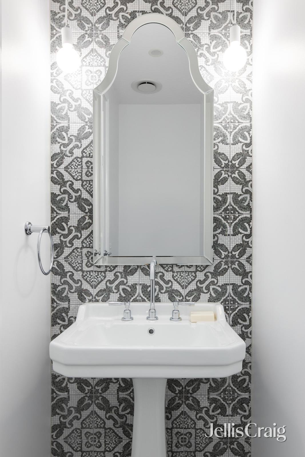 27 Eddys Grove, Bentleigh image 21