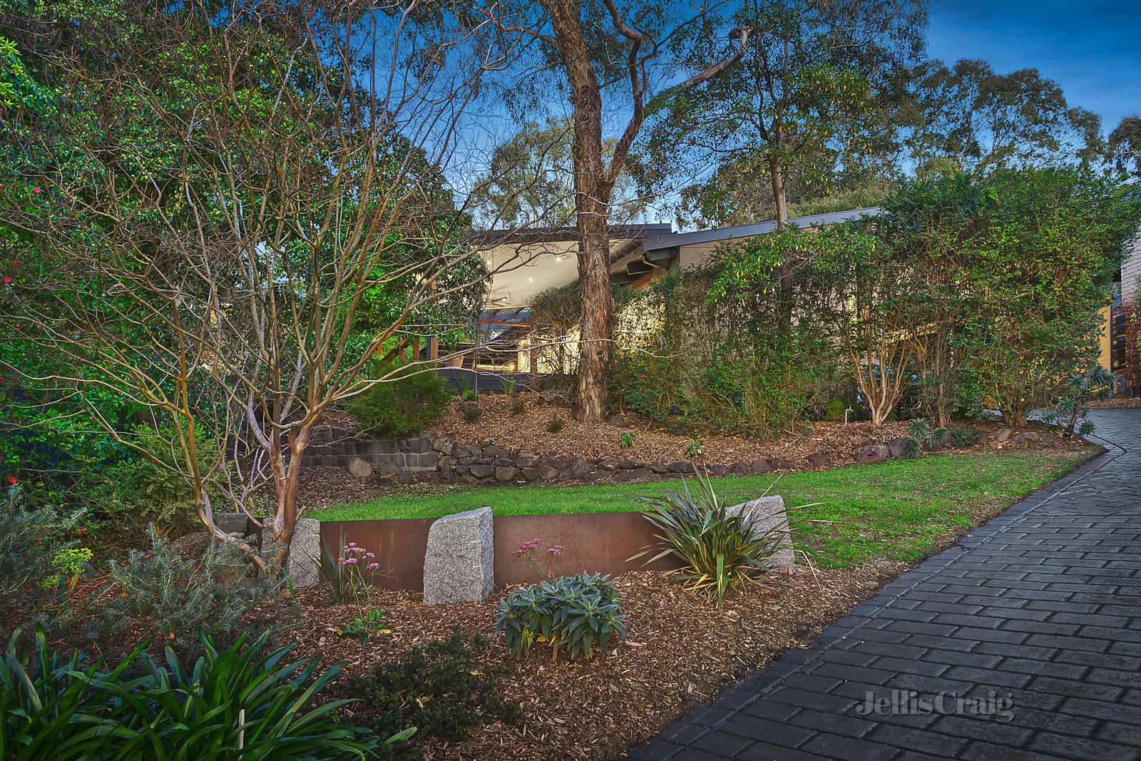 27 Edwards Street, Lower Plenty image 2