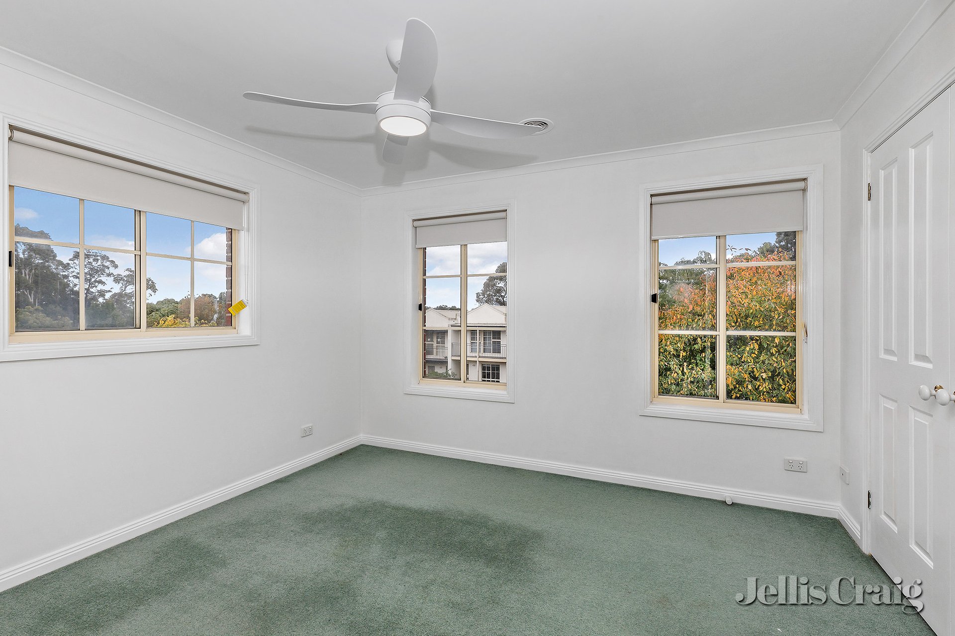 27 Eureka Gardens, Eureka image 4