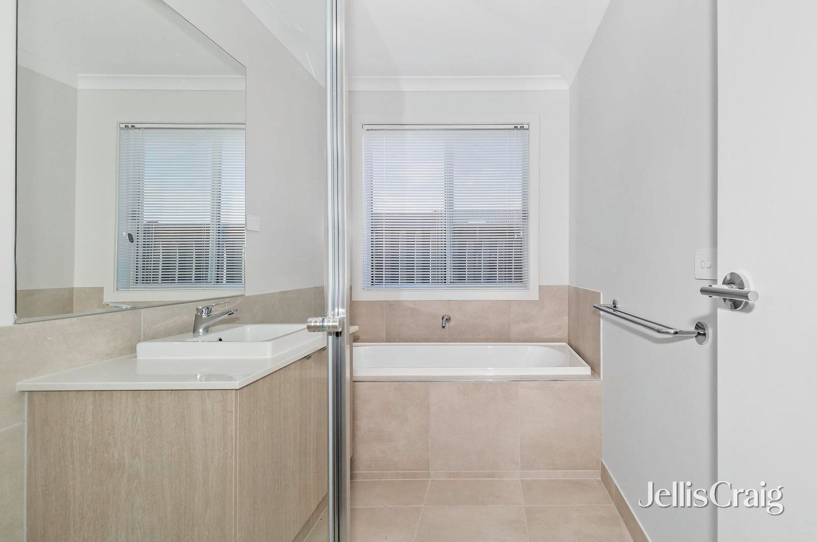 27 Eyckens Road, Lucas image 5