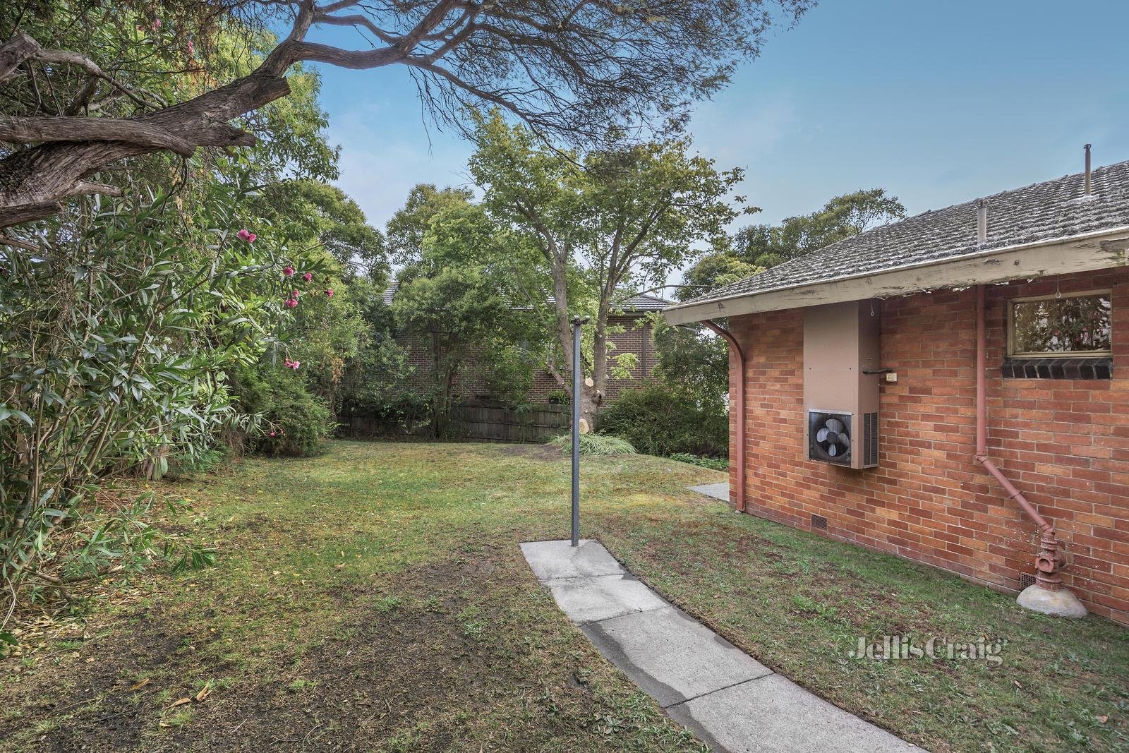 27 Fiander Avenue, Glen Waverley image 10