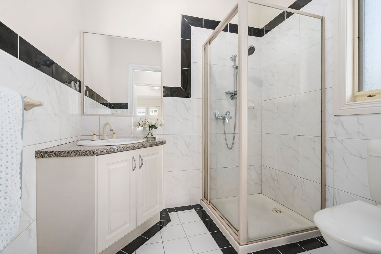 Property Gallery Thumbnail 9