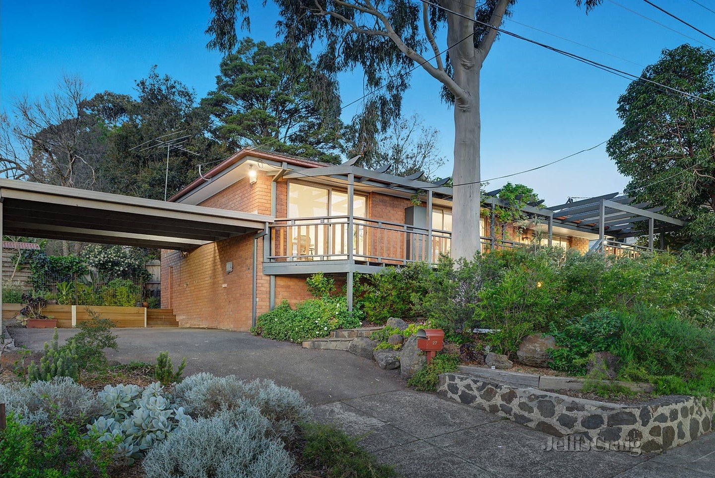 27 Graeme Avenue, Montmorency image 1