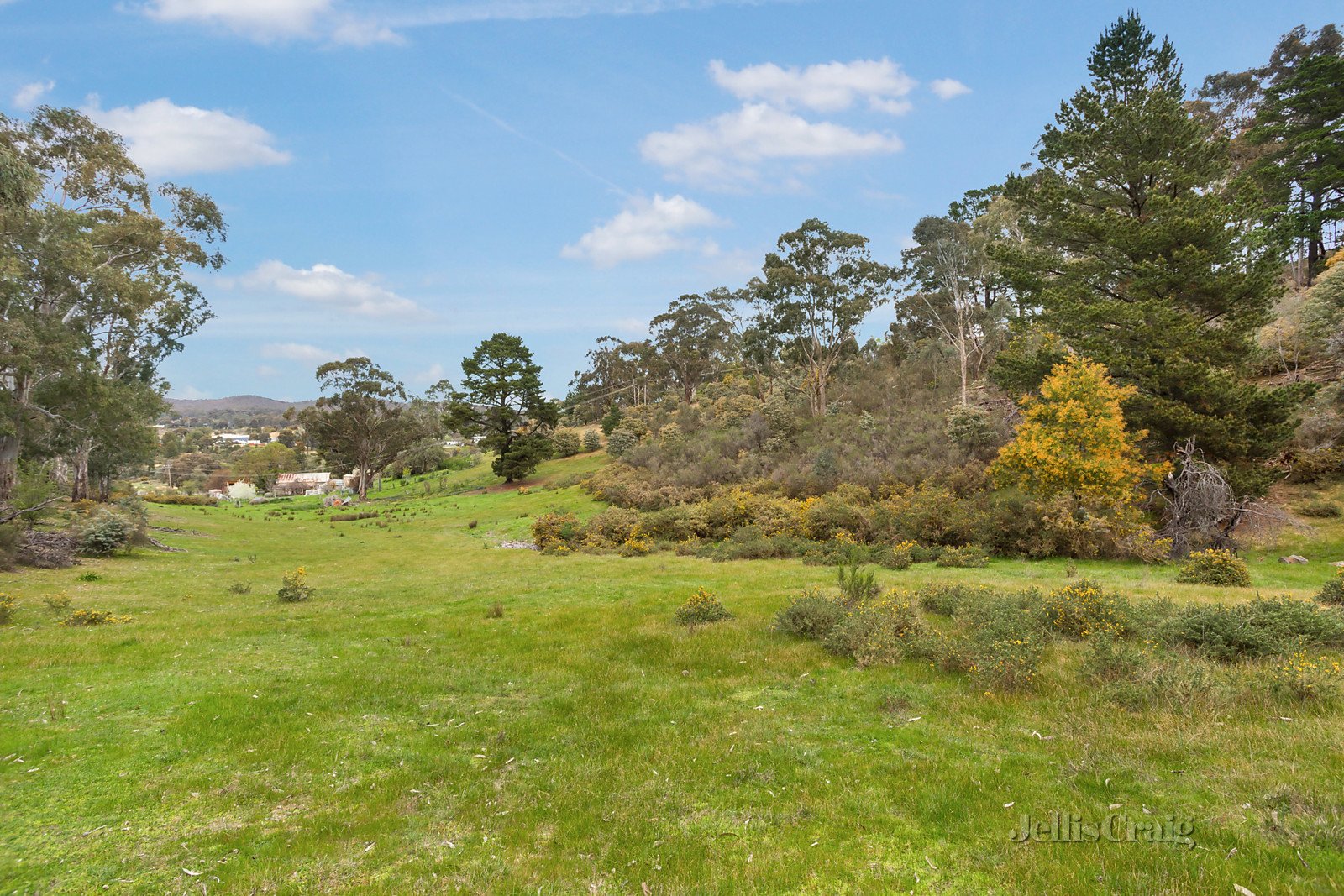 27 Happy Valley Road, Castlemaine image 2