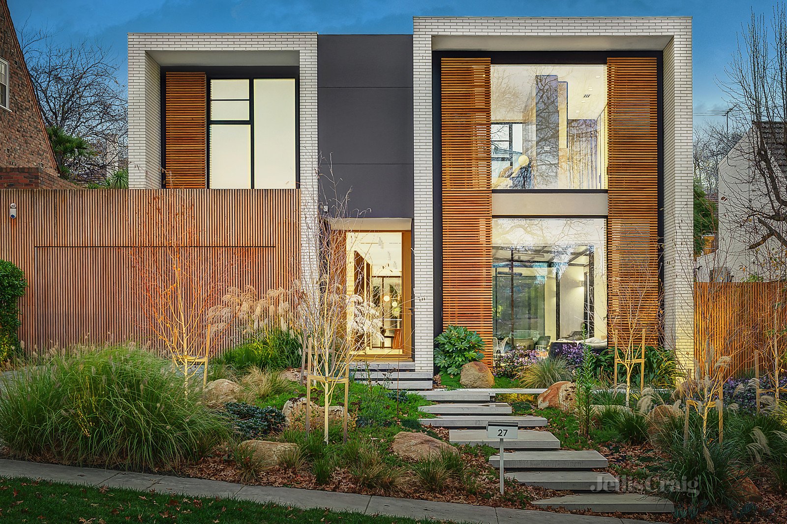 27 Heather Grove, Kew image 2
