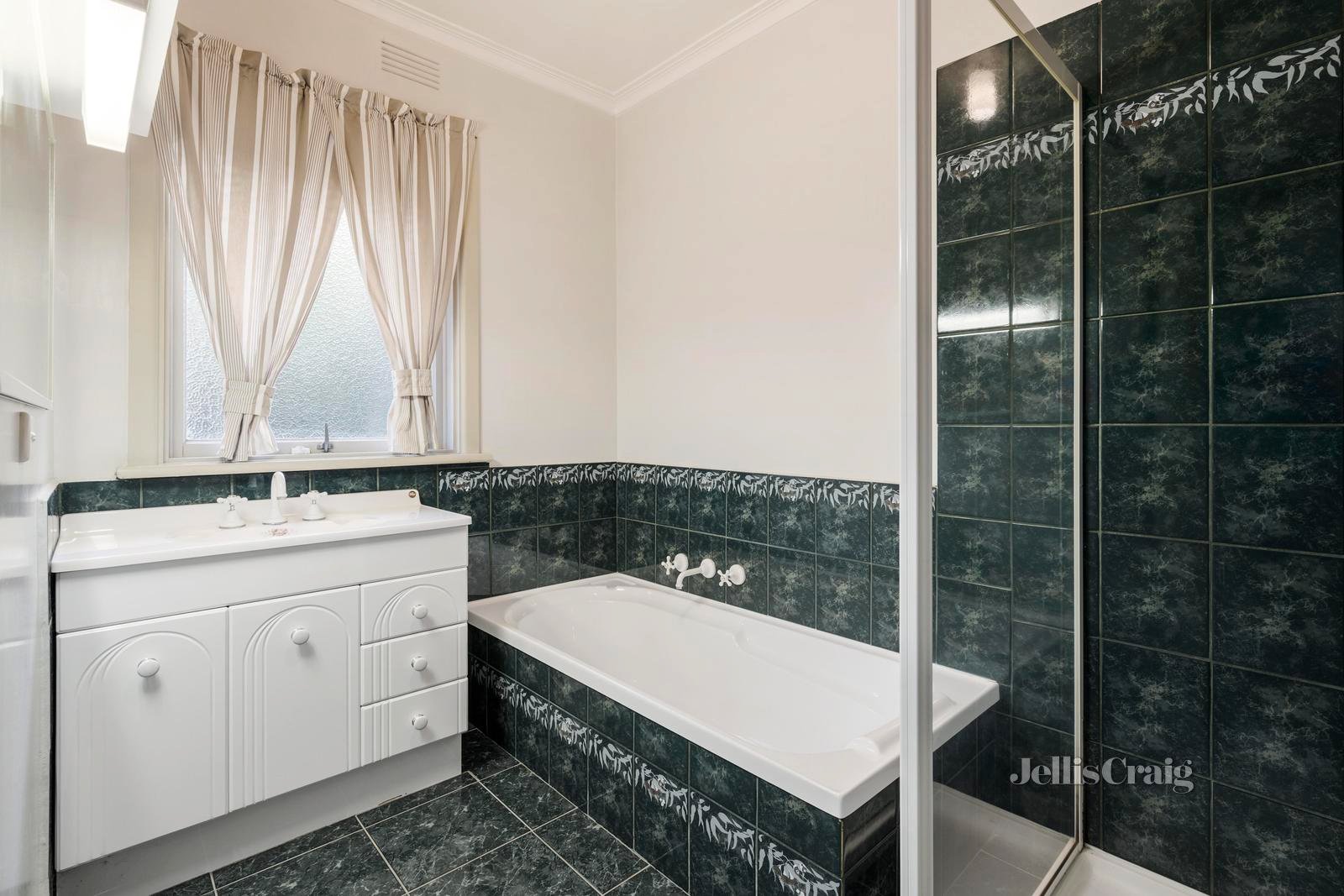 27 Heathwood Street, Ringwood East image 7