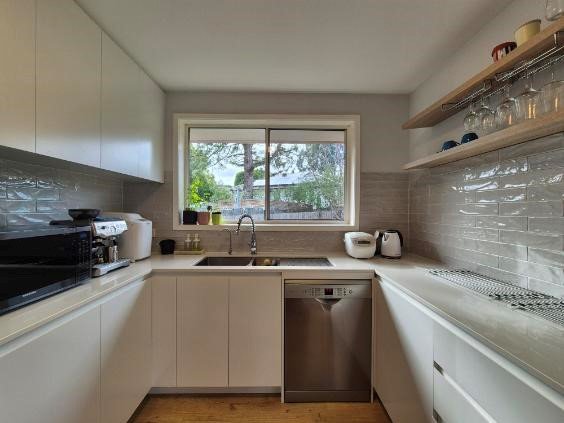 2/7 Hedge End Road, Mitcham image 2