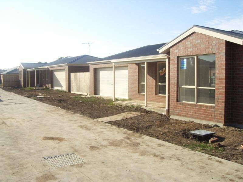 2/7 Helms Street, Newcomb image 1