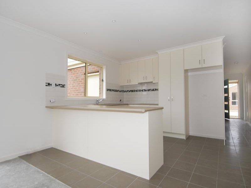 2/7 Helms Street, Newcomb image 4