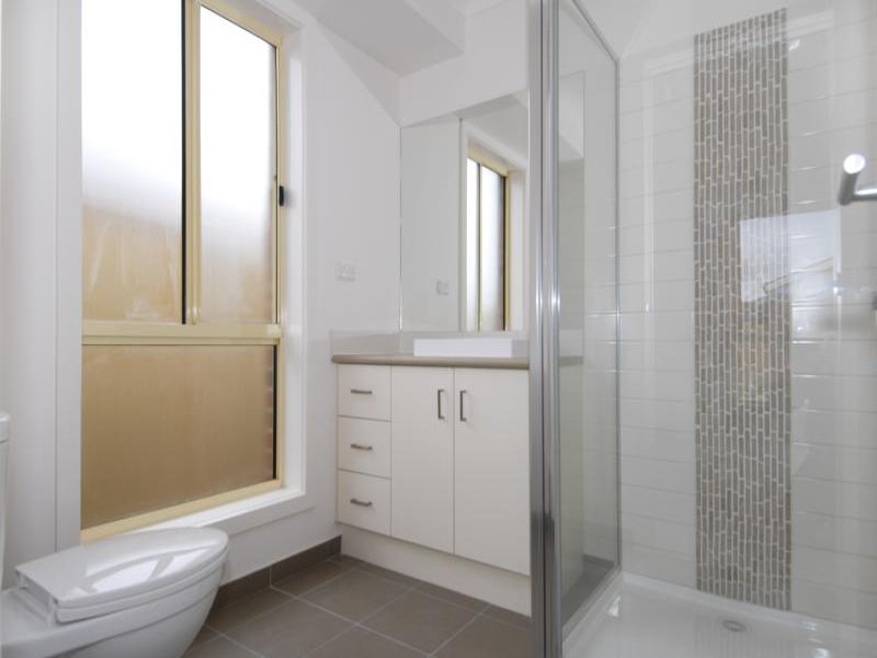 2/7 Helms Street, Newcomb image 6