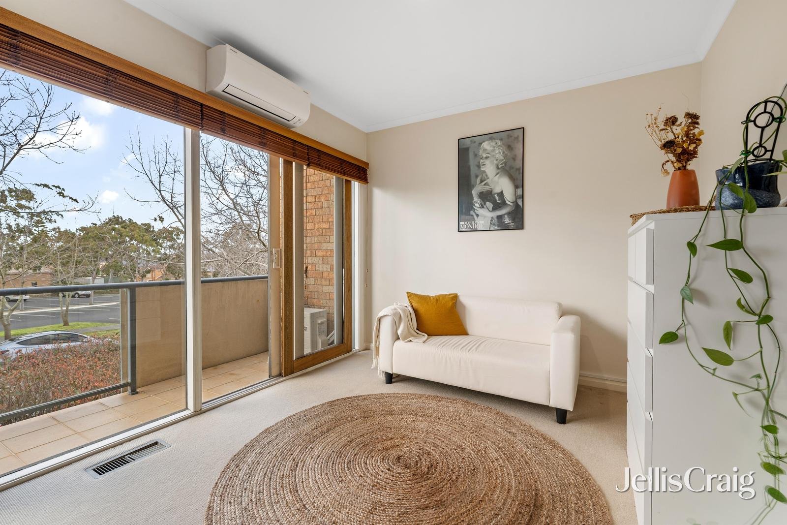 27 Herriotts Boulevard, Glen Waverley image 8