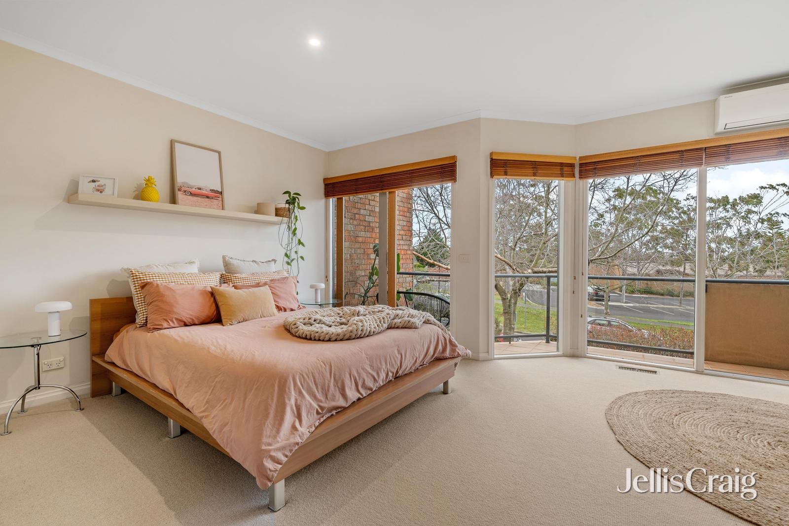 27 Herriotts Boulevard, Glen Waverley image 9