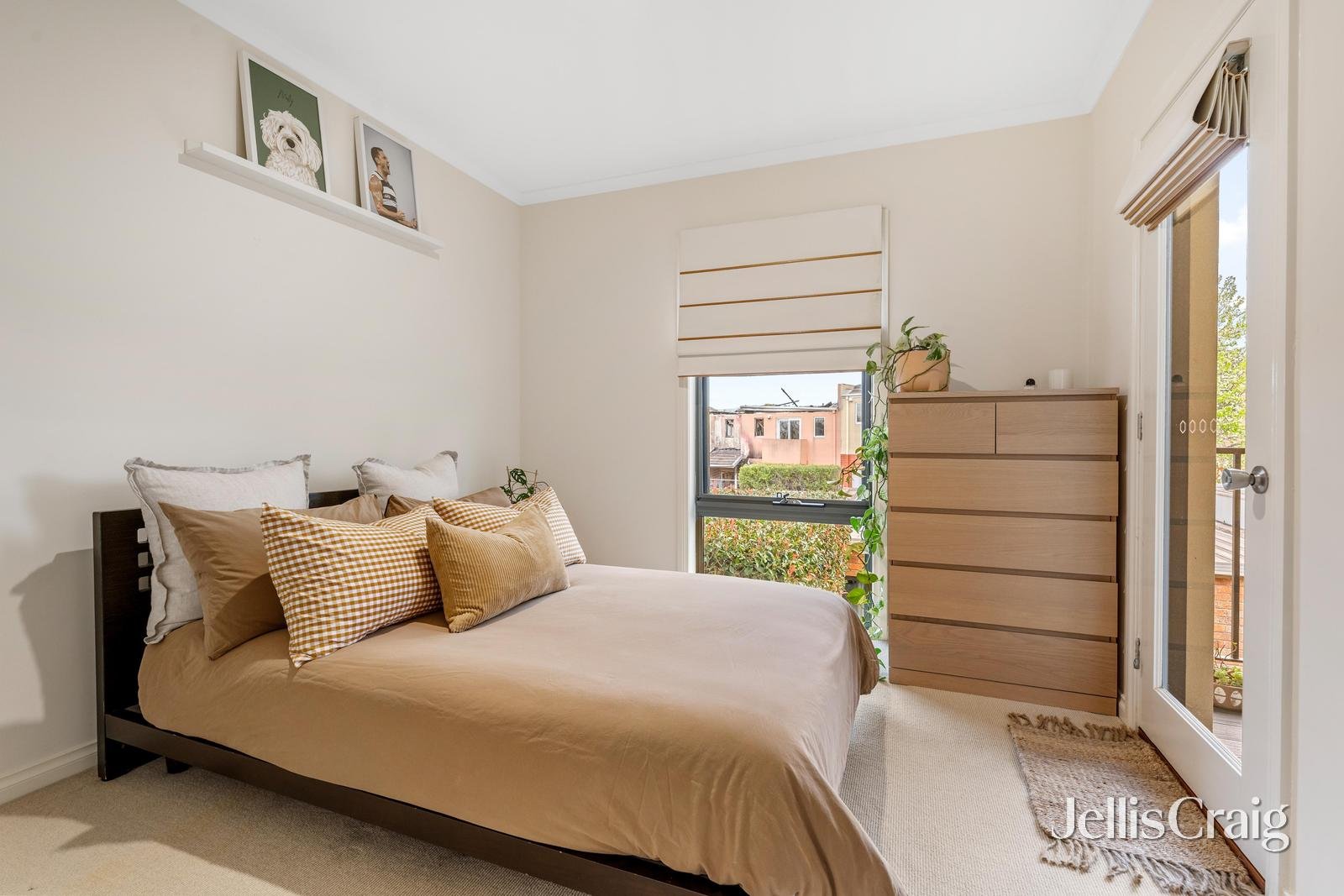 27 Herriotts Boulevard, Glen Waverley image 10