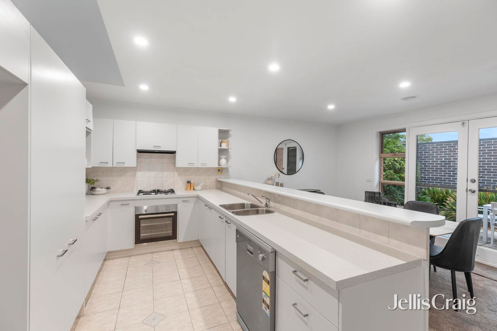 2/7 Homewood Street, Nunawading image 2