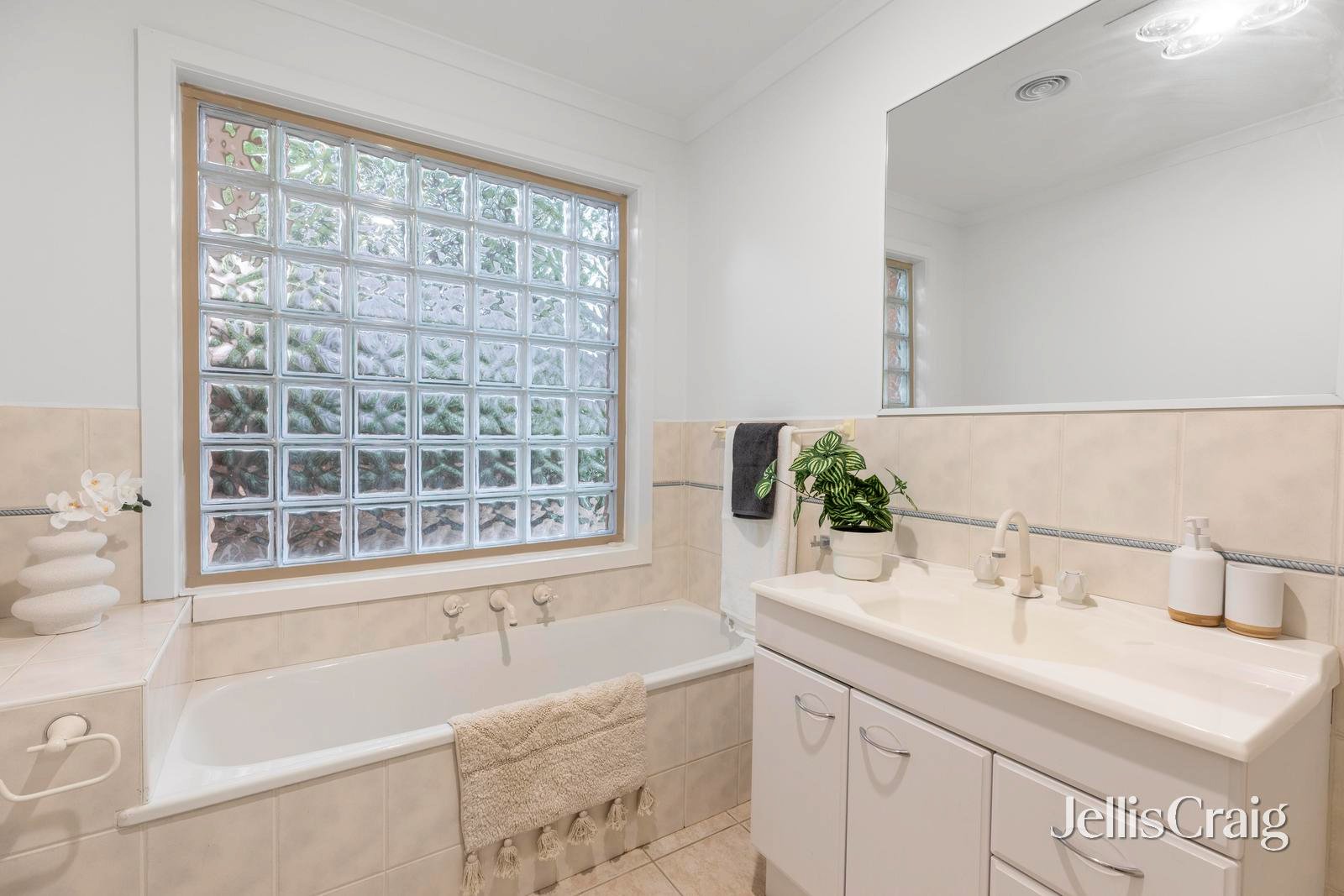 2/7 Homewood Street, Nunawading image 9