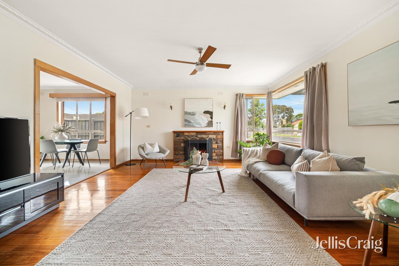 27 Jacaranda Avenue, Cheltenham image 2