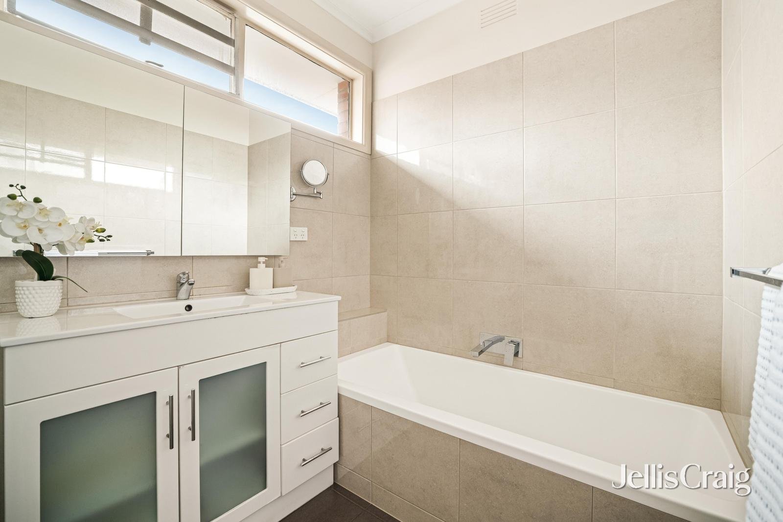 27 Jacaranda Avenue, Cheltenham image 13