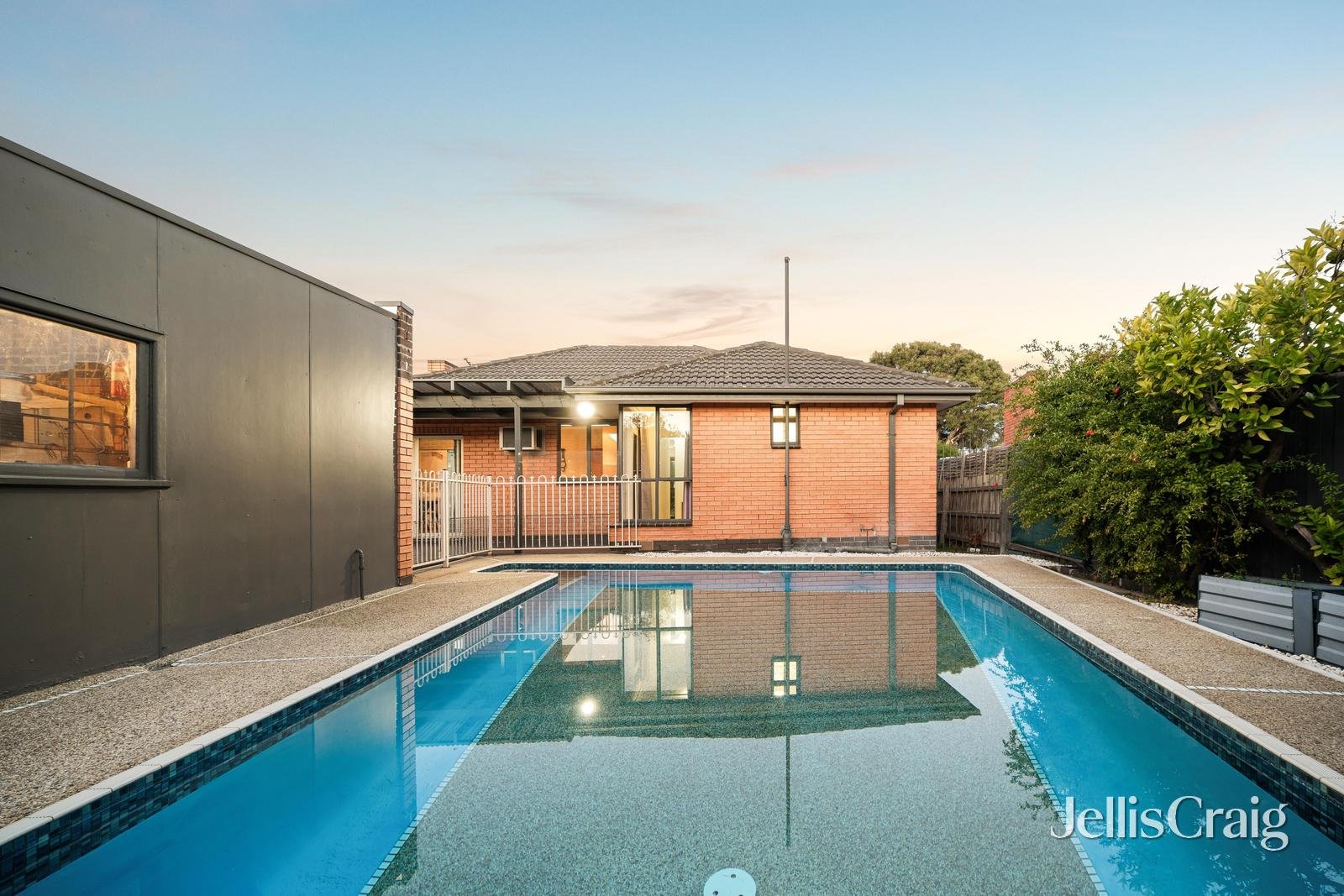 27 Jacaranda Avenue, Cheltenham image 14