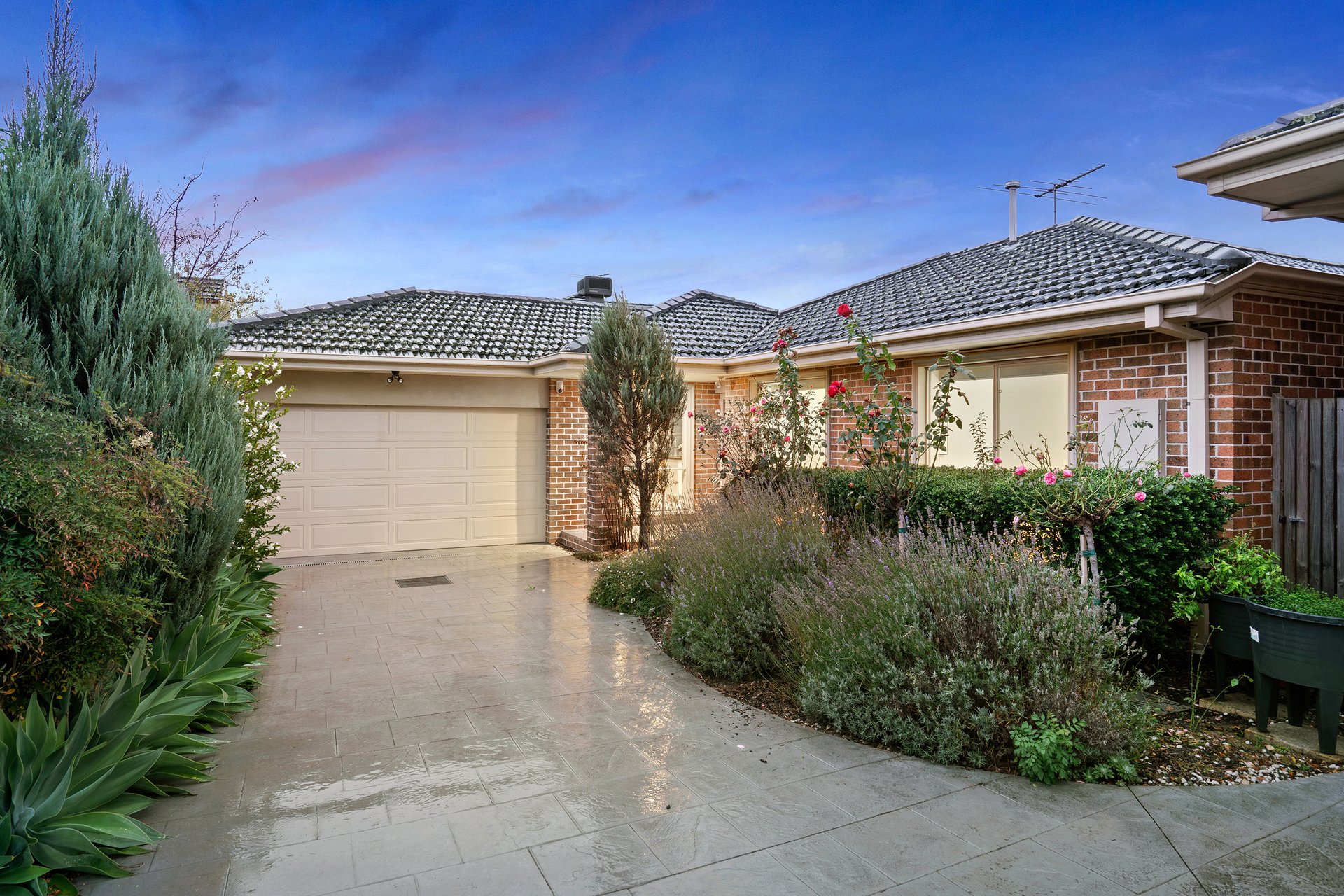 2/7 Jack Street, Mount Waverley image 1