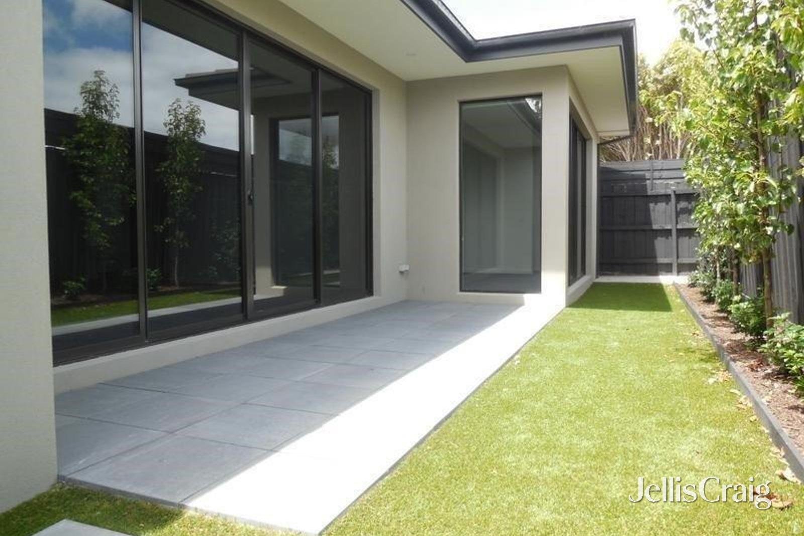 2/7 Joan Street, Moorabbin image 3