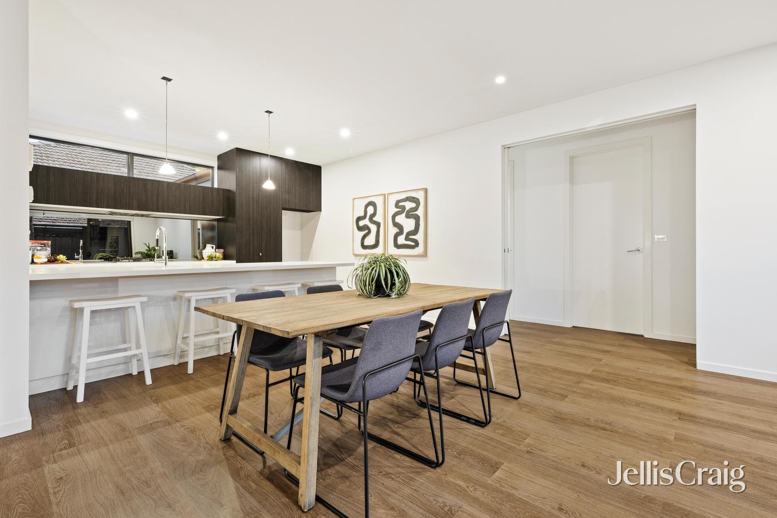 2/7 Joan Street, Moorabbin image 4