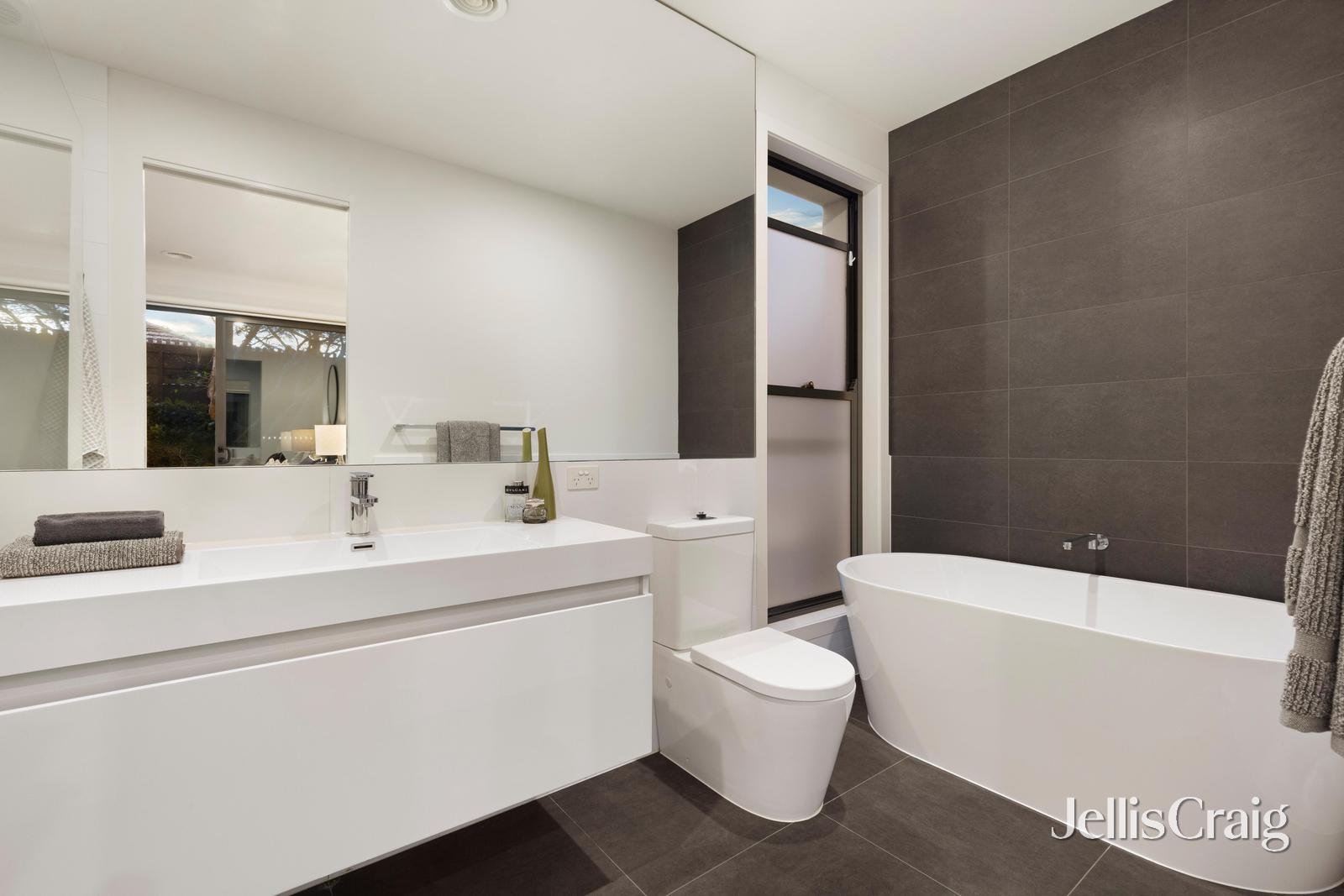 2/7 Joan Street, Moorabbin image 9