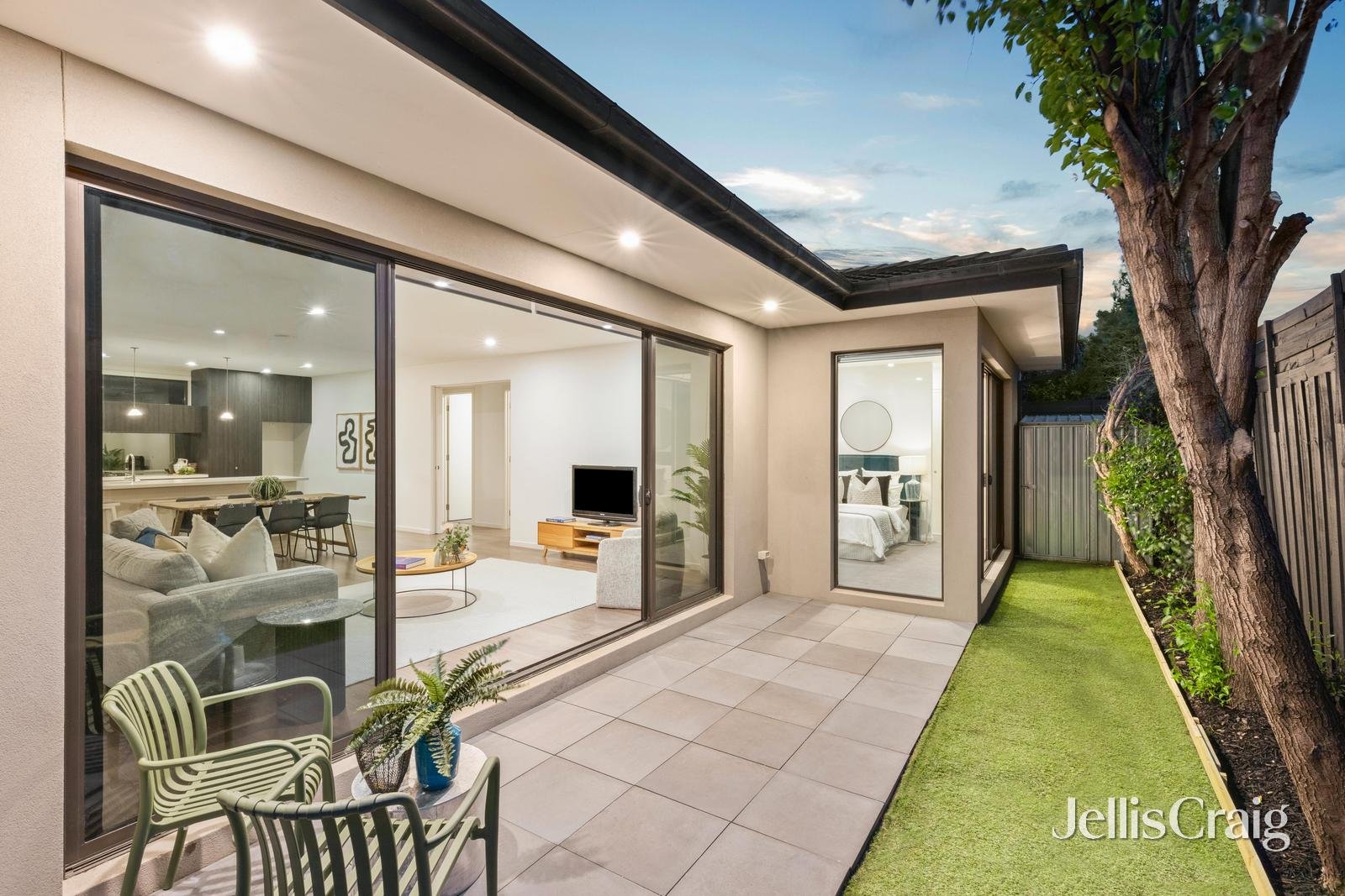 2/7 Joan Street, Moorabbin image 10