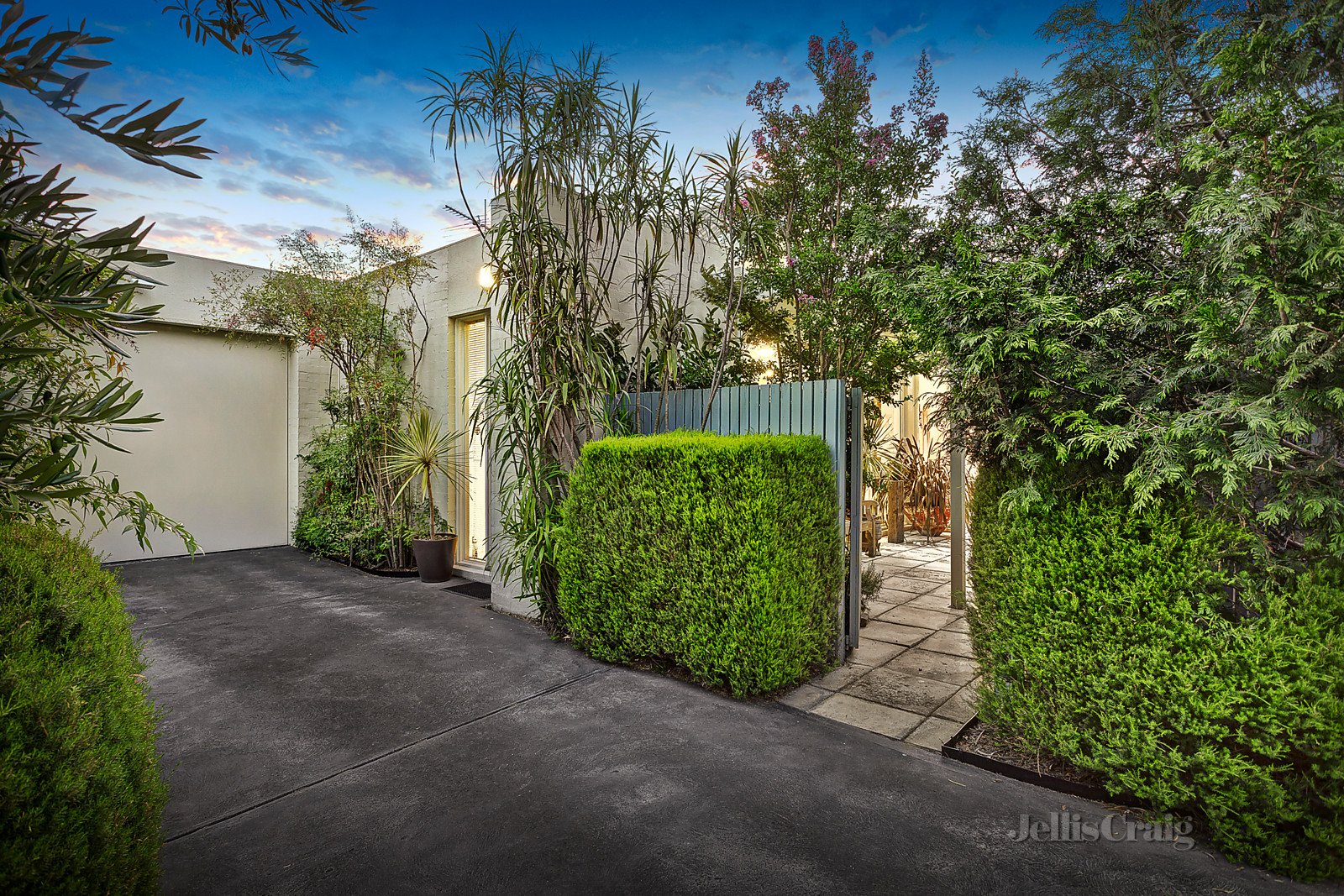 2/7 King Street, Balwyn image 2