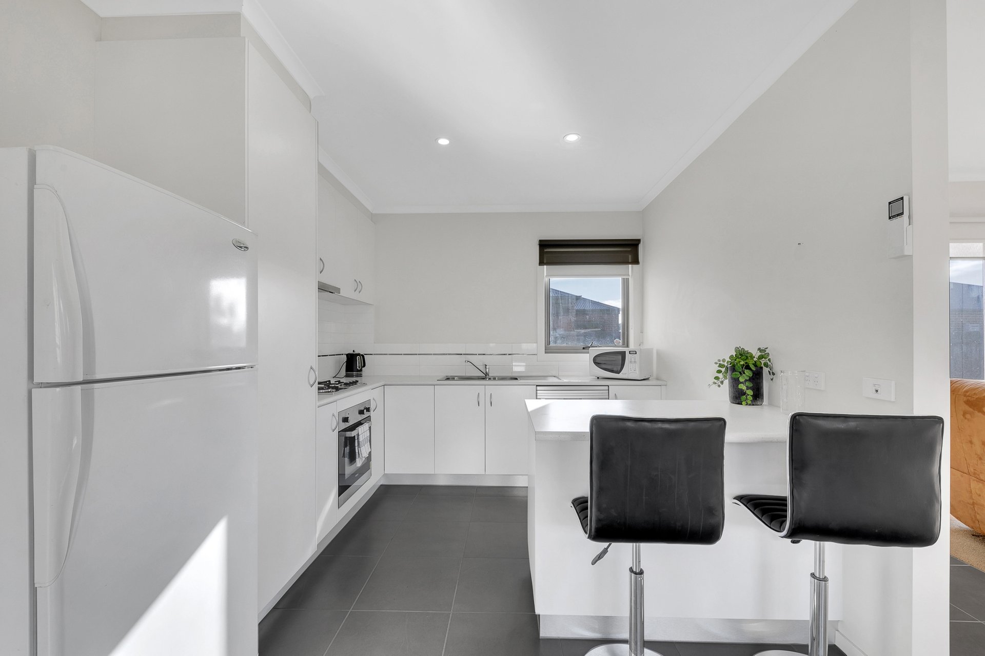 2/7 Koala Court, Whittington image 2