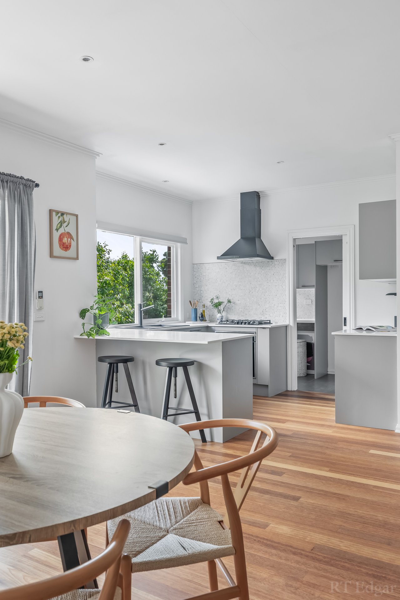 Property Gallery Thumbnail 6
